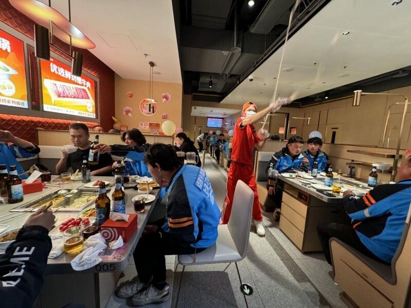 这个冬天不太冷！千名外卖员欢聚海底捞，共享冬日暖心火锅宴