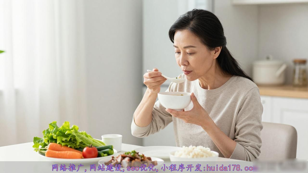 60岁李若彤状态似小龙女，三十年自律练就迷人身材